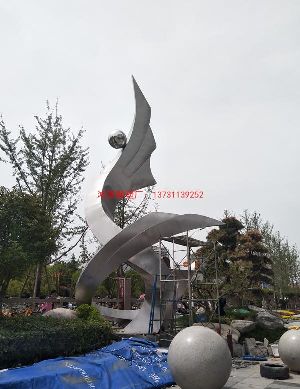 西安9.5米凤凰雕塑，不锈钢凤凰雕塑施工，广场拉丝凤凰雕塑